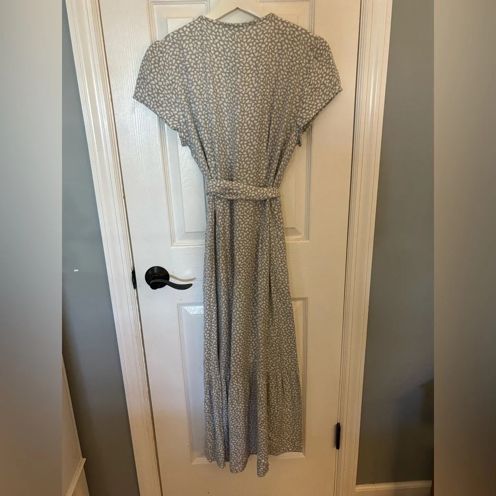 Abercrombie & Fitch Light Gray Floral Maxi Wrap Dress